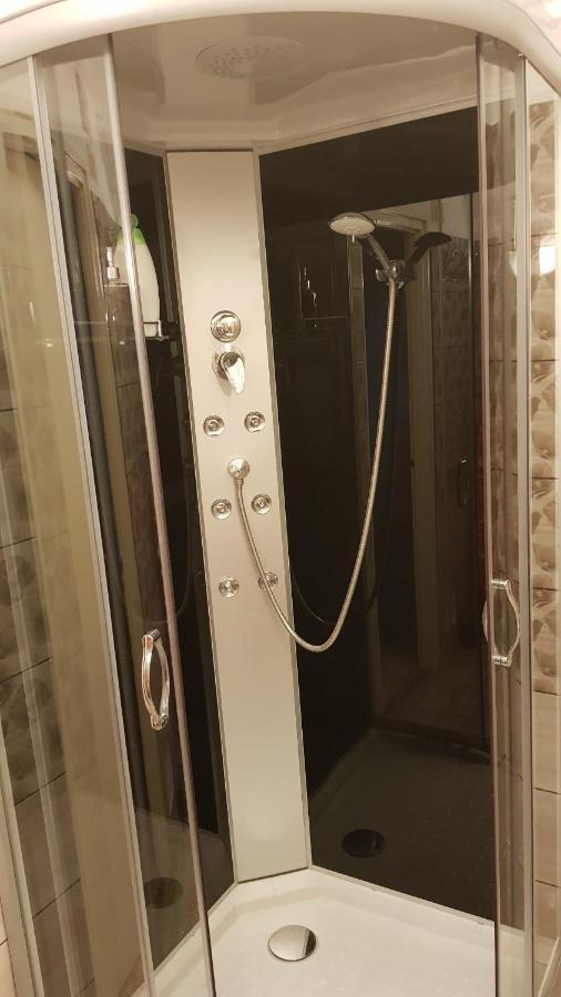 Lia Apartman Кишкунхалаш Экстерьер фото