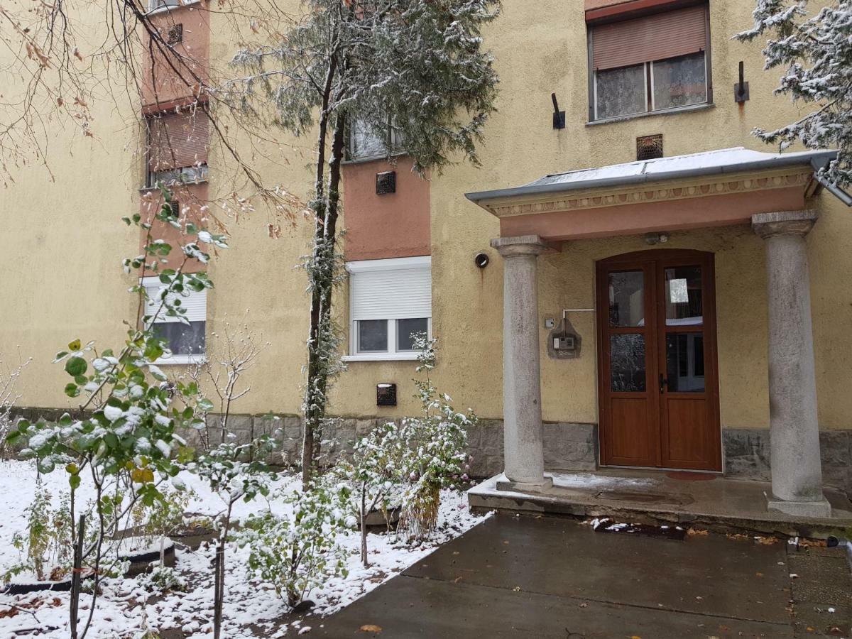 Lia Apartman Кишкунхалаш Экстерьер фото