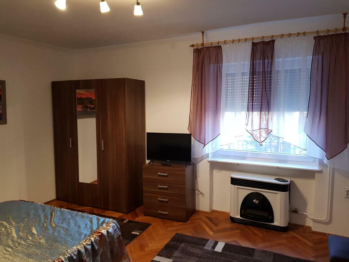 Lia Apartman Кишкунхалаш Экстерьер фото